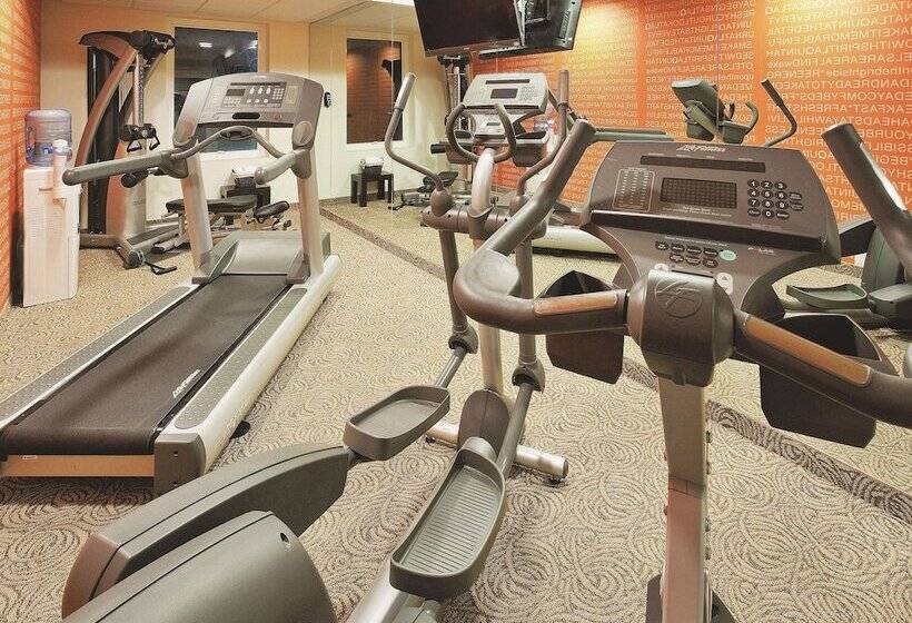 בית מלון כפרי La Quinta By Wyndham Poza Rica