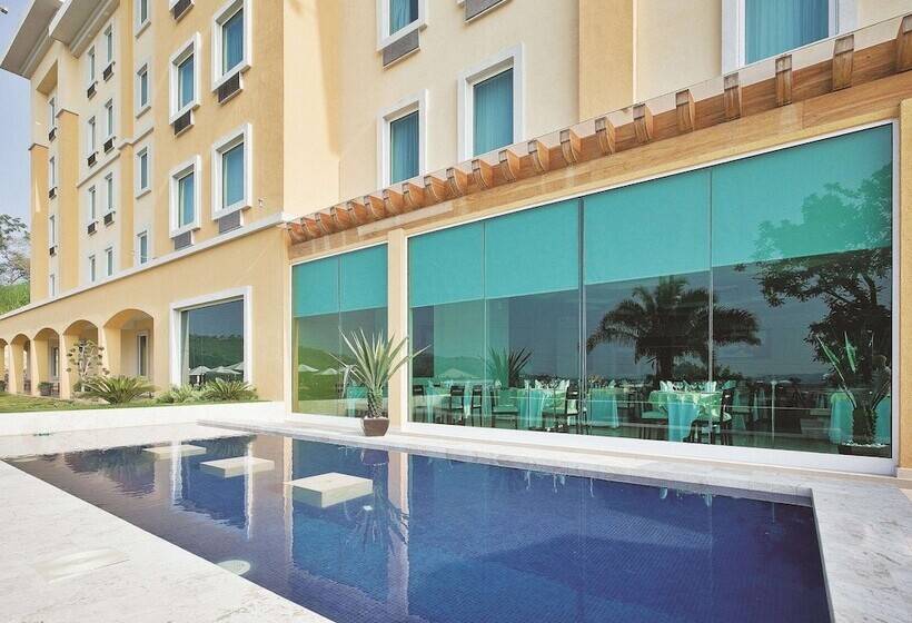 בית מלון כפרי La Quinta By Wyndham Poza Rica