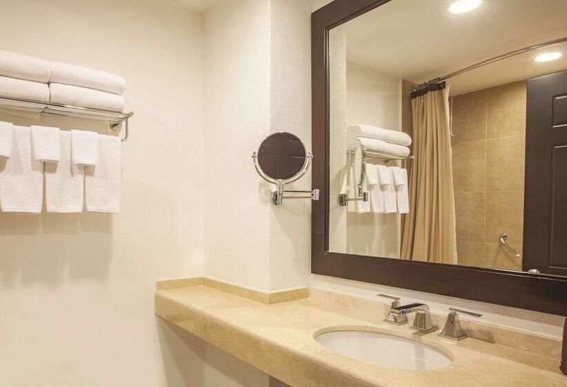 בית מלון כפרי La Quinta By Wyndham Poza Rica