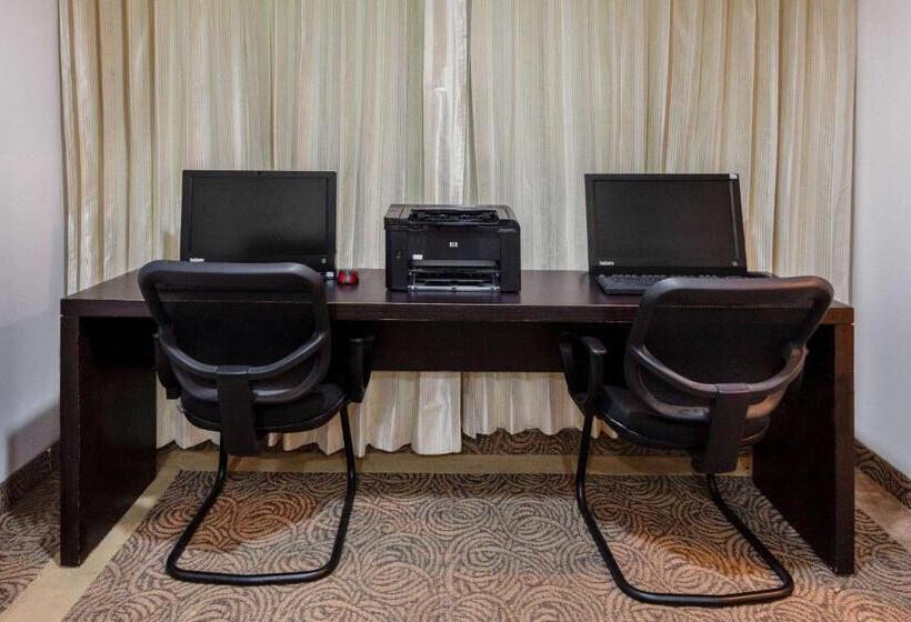 בית מלון כפרי La Quinta By Wyndham Poza Rica