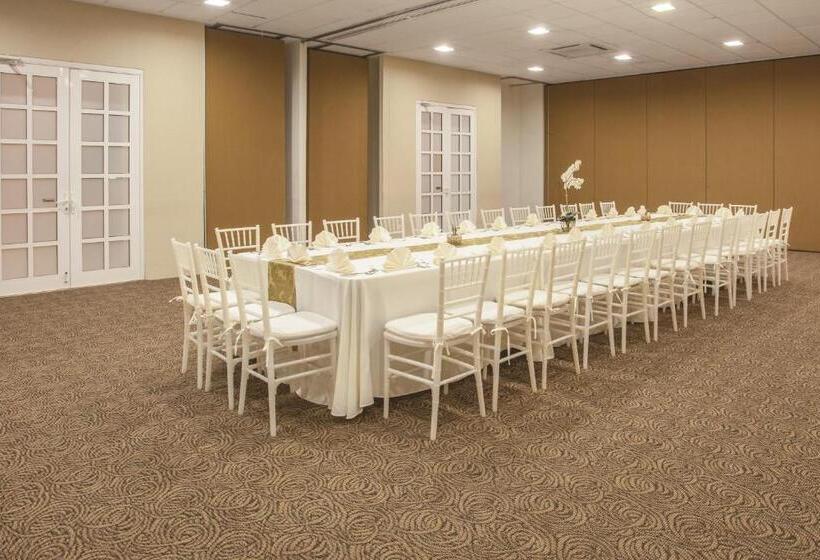 בית מלון כפרי La Quinta By Wyndham Poza Rica