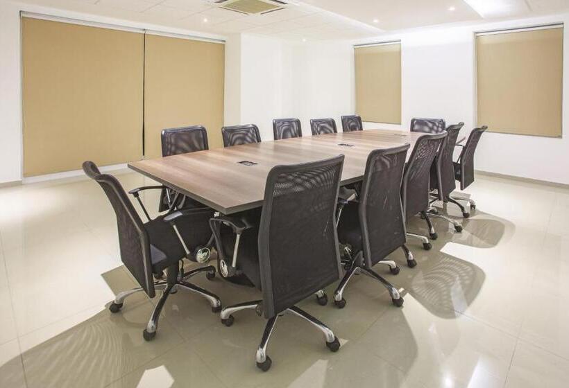 בית מלון כפרי La Quinta By Wyndham Poza Rica