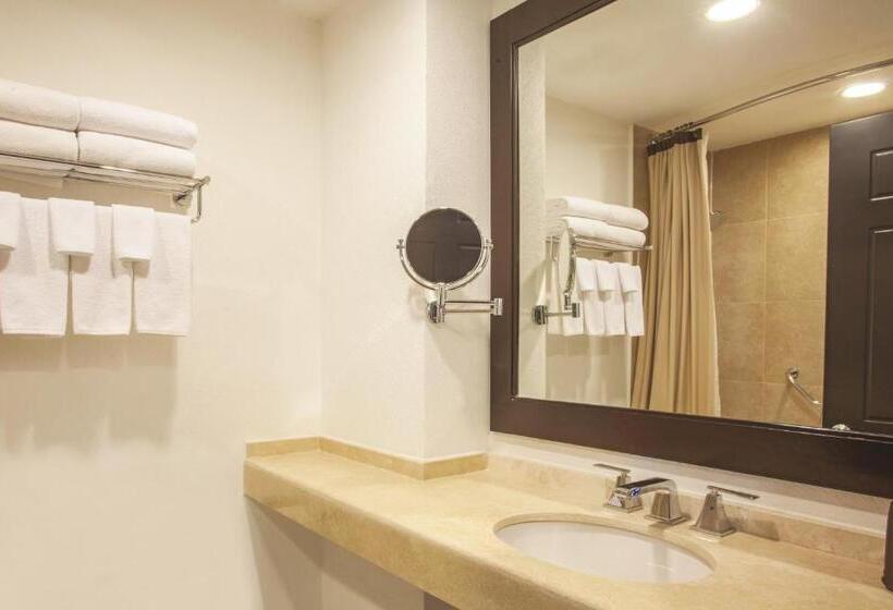 בית מלון כפרי La Quinta By Wyndham Poza Rica