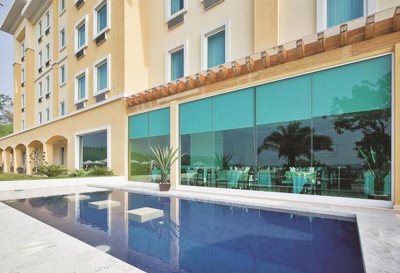 בית מלון כפרי La Quinta By Wyndham Poza Rica