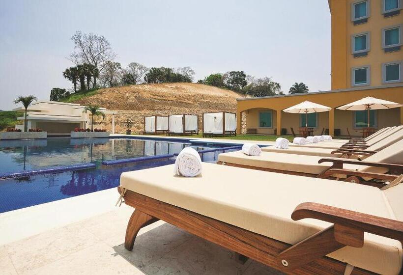 בית מלון כפרי La Quinta By Wyndham Poza Rica