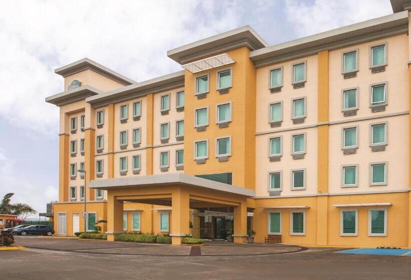 בית מלון כפרי La Quinta By Wyndham Poza Rica