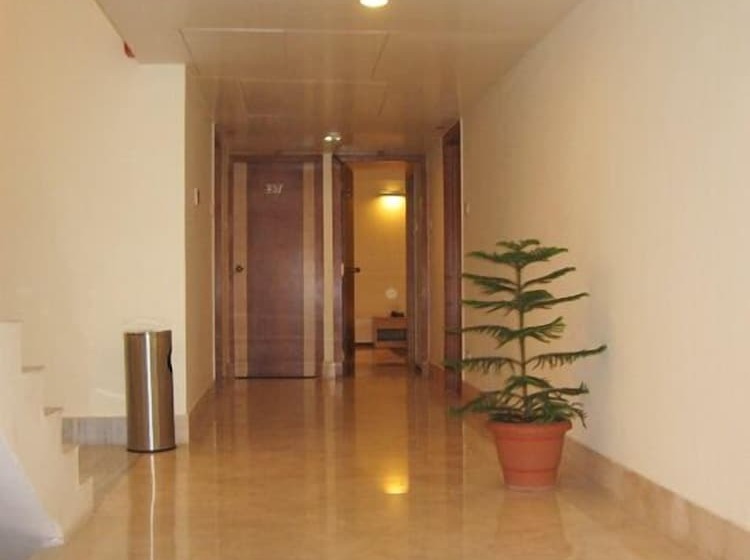 Отель Mayur Residency