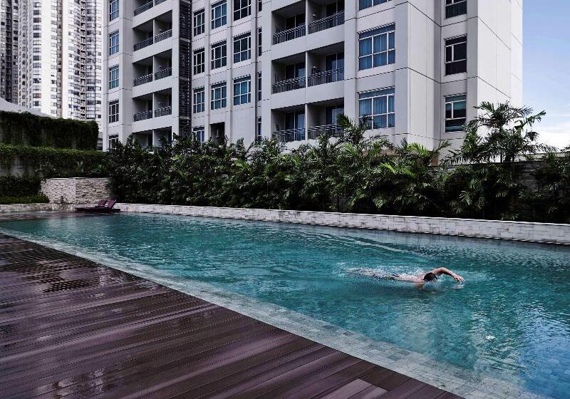 בית מלון כפרי Pullman Jakarta Central Park