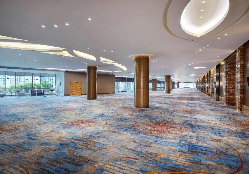 Отель Pullman Jakarta Central Park