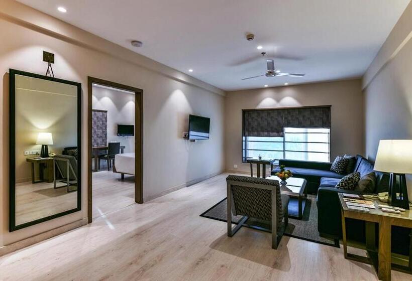 فندق Sun N Sand Shirdi