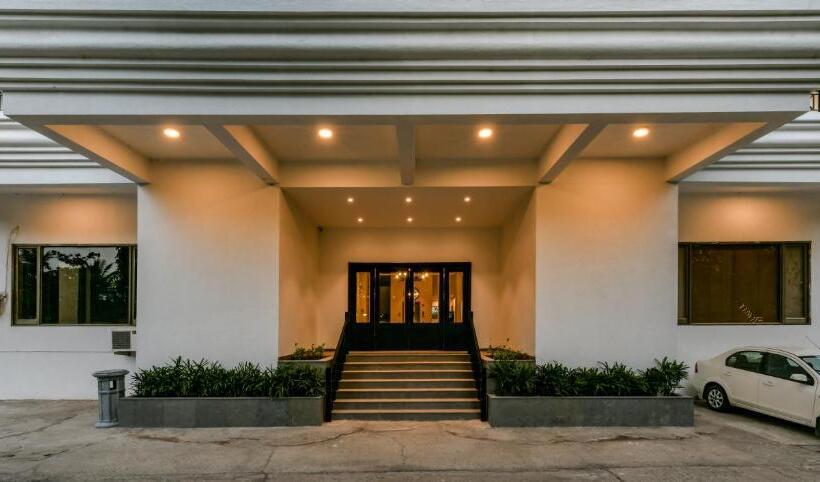 فندق Sun N Sand Shirdi