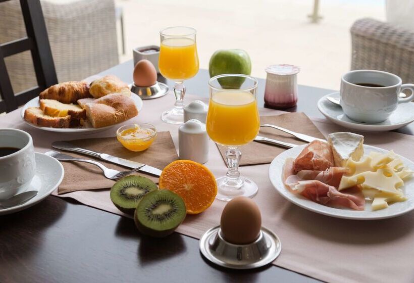 בית מלון כפרי Val Baussenc, The Originals Relais