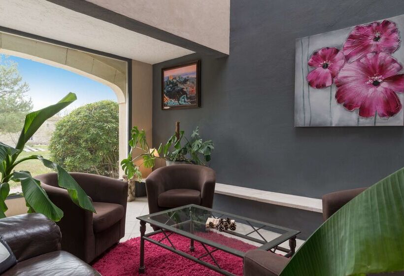 בית מלון כפרי Val Baussenc, The Originals Relais