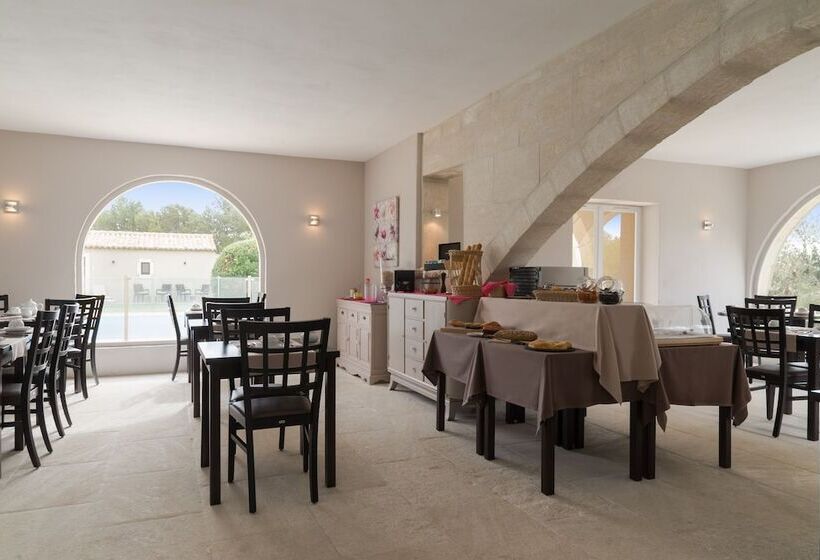 בית מלון כפרי Val Baussenc, The Originals Relais