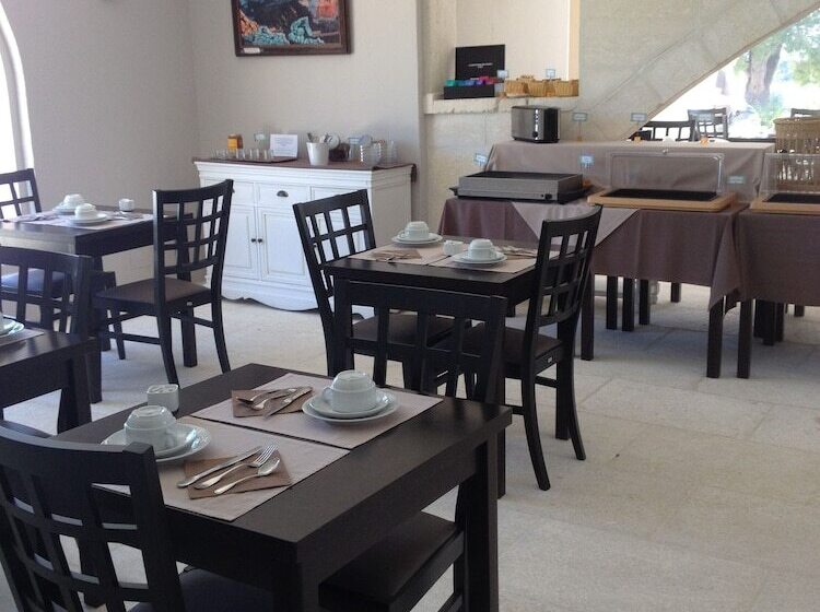 בית מלון כפרי Val Baussenc, The Originals Relais