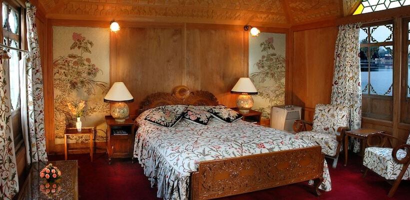 Отель Welcomheritage Gurkha Houseboats