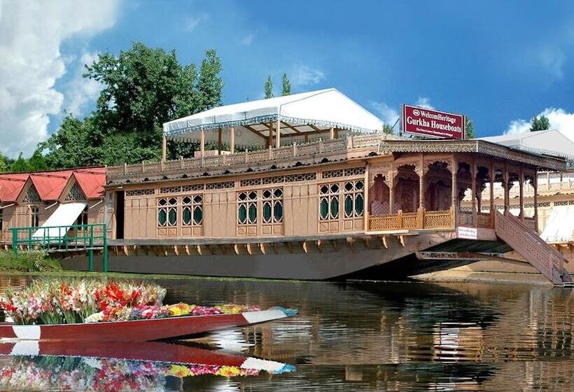 Отель Welcomheritage Gurkha Houseboats