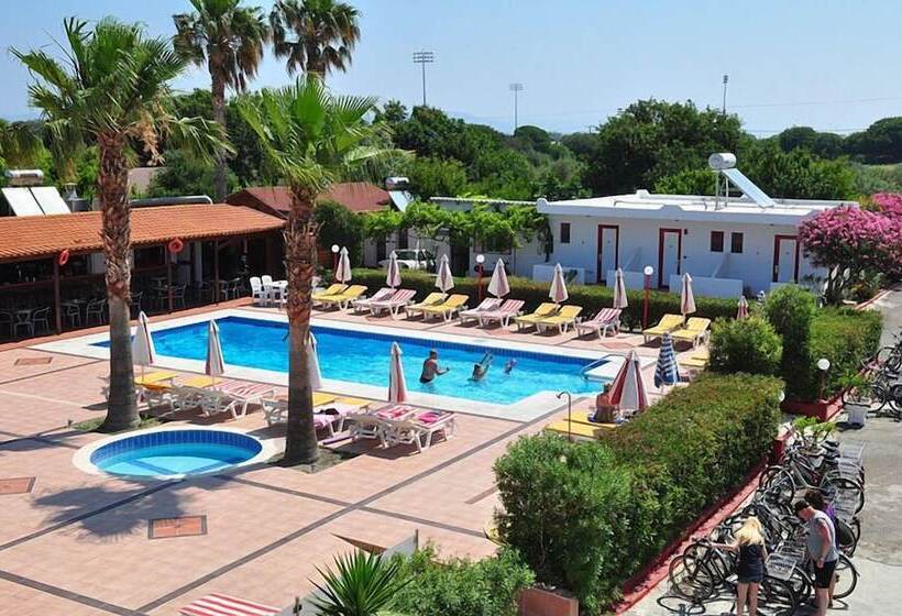 Sandy S Studios Apartments & Log Villas