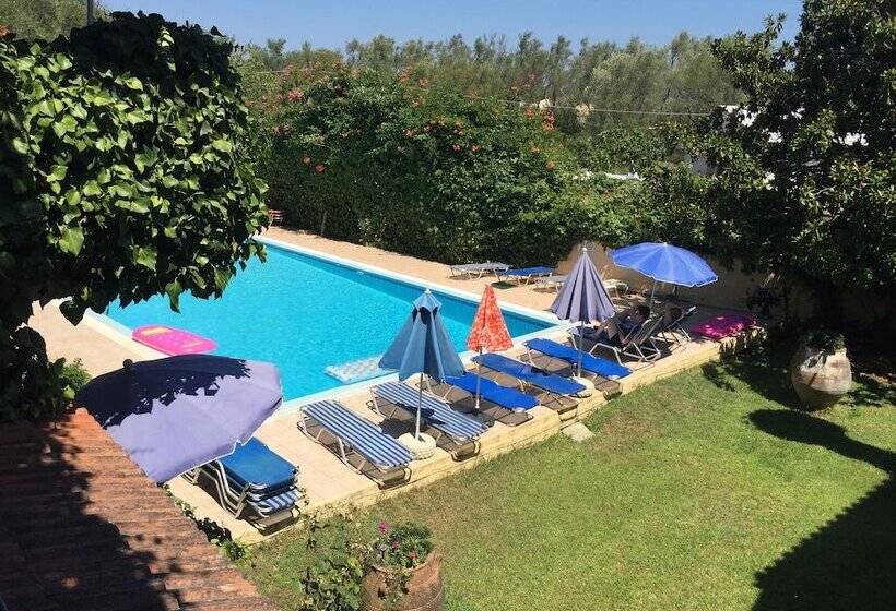 The Mayflower Studios & Apartments