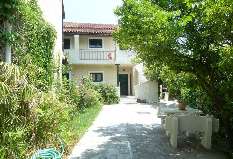 The Mayflower Studios & Apartments