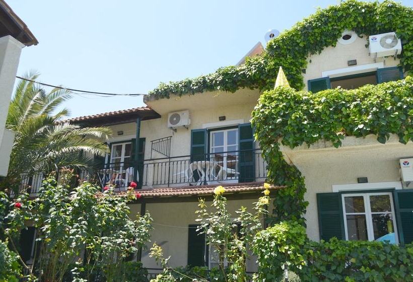 The Mayflower Studios & Apartments