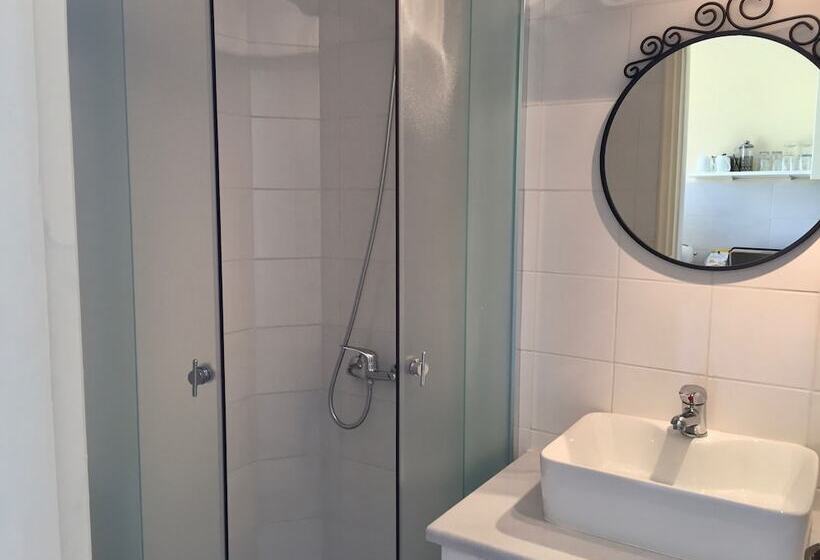 The Mayflower Studios & Apartments