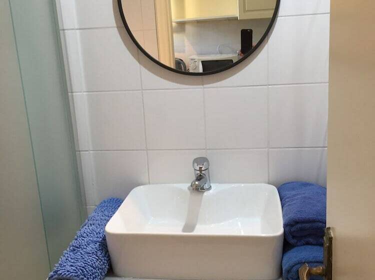 The Mayflower Studios & Apartments