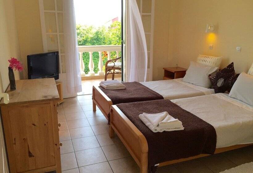 The Mayflower Studios & Apartments