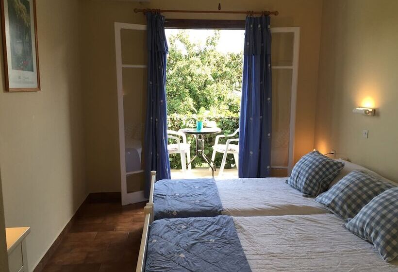 The Mayflower Studios & Apartments