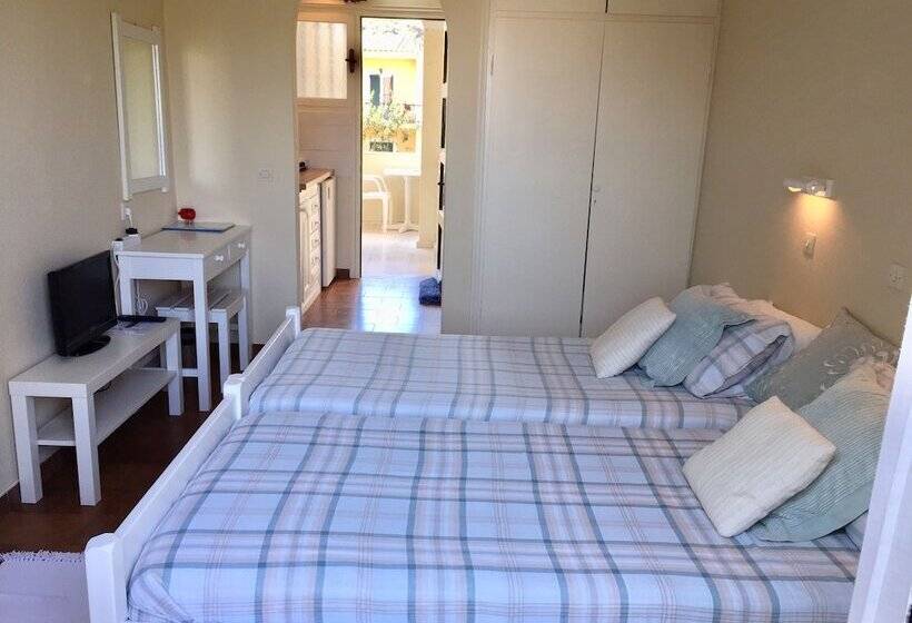 The Mayflower Studios & Apartments