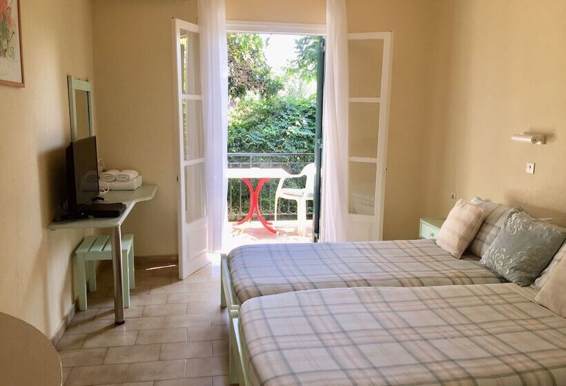 The Mayflower Studios & Apartments