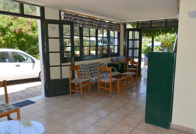 The Mayflower Studios & Apartments