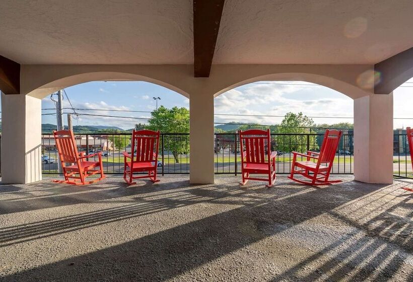 酒店 Americana Inn A Travelodge By Wyndham