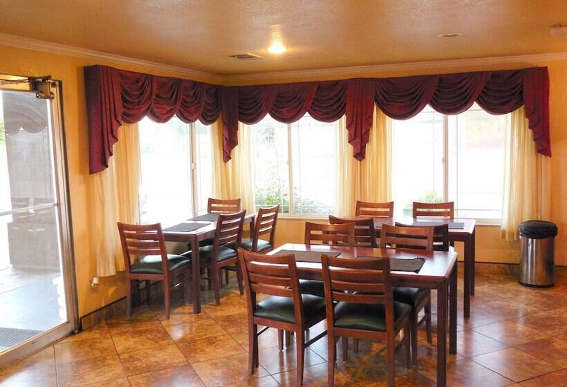 בית מלון כפרי Americas Best Value Inn Hanford