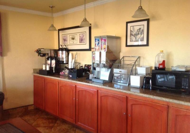 בית מלון כפרי Americas Best Value Inn Hanford