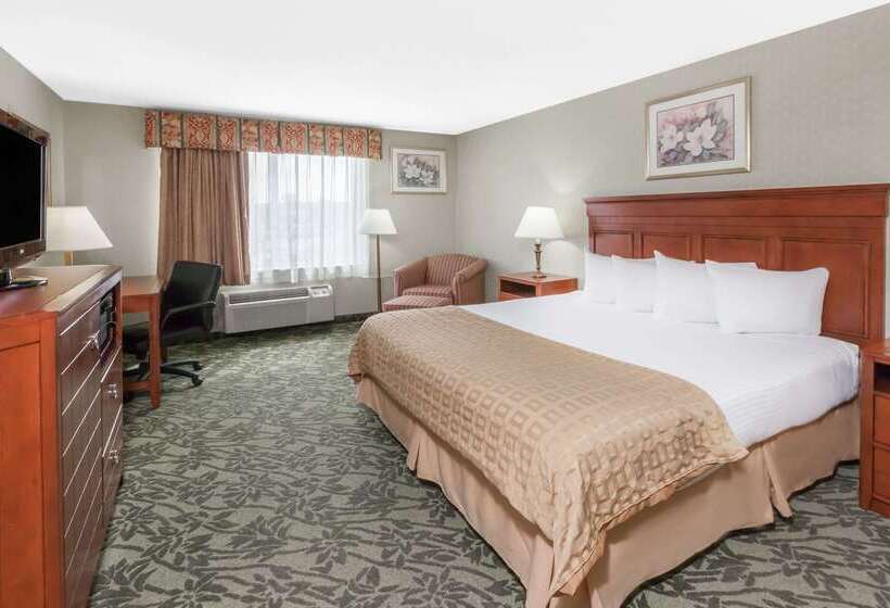 هتل Baymont By Wyndham Grand Rapids N/walker