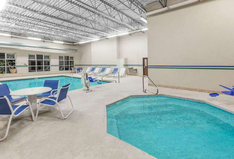 هتل Baymont By Wyndham Grand Rapids N/walker