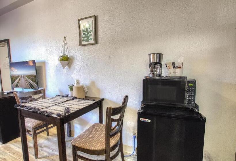 בית מלון כפרי Beach House Inn