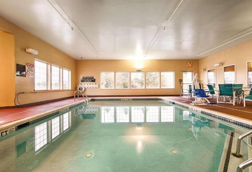 호텔 Comfort Inn & Suites