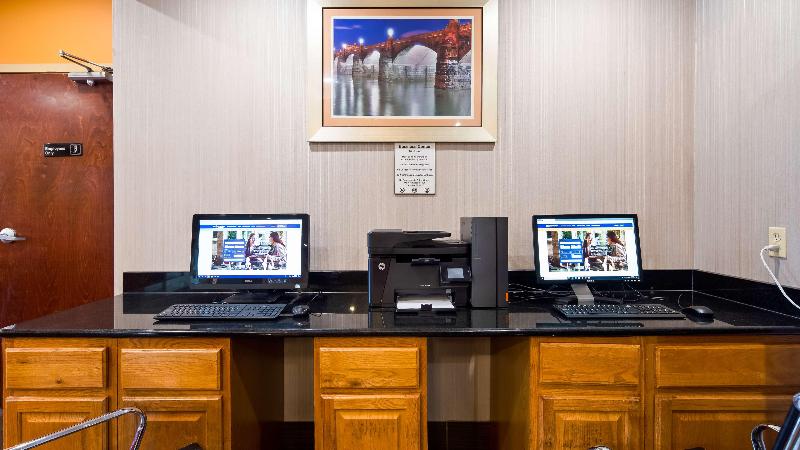 호텔 Comfort Inn & Suites