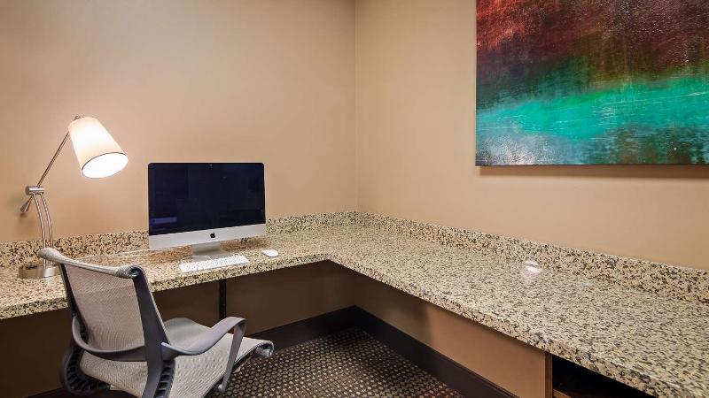 בית מלון כפרי Best Western Premier Ivy Inn & Suites