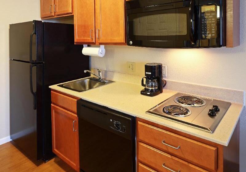 فندق Candlewood Suites Fayetteville, An Ihg