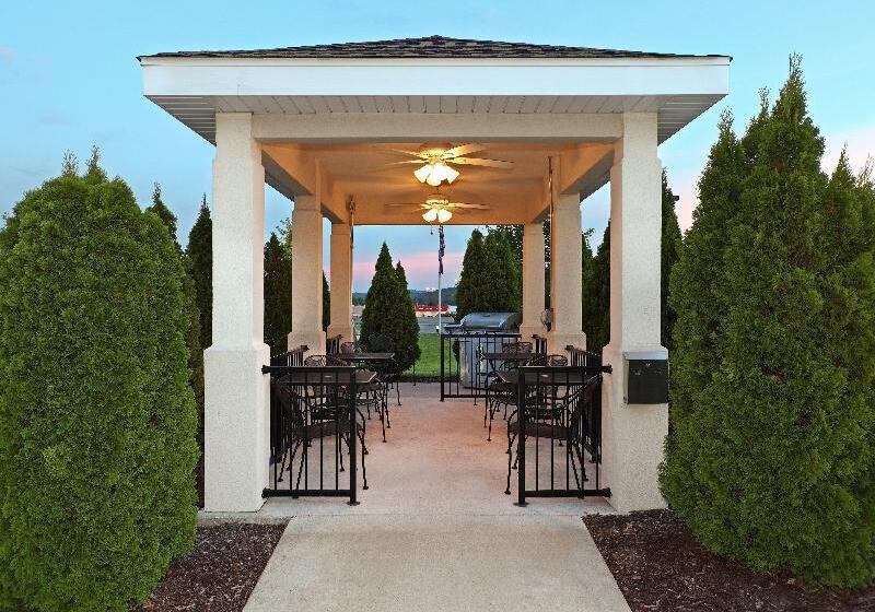 فندق Candlewood Suites Fayetteville, An Ihg