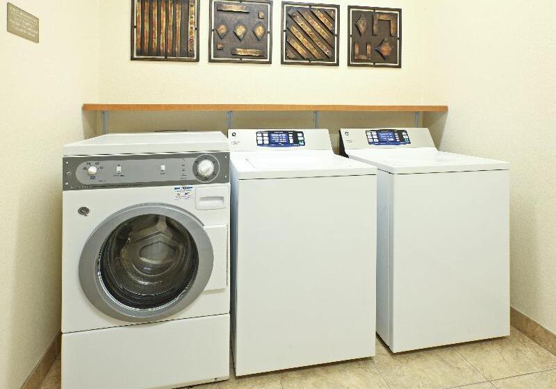 فندق Candlewood Suites Fayetteville, An Ihg