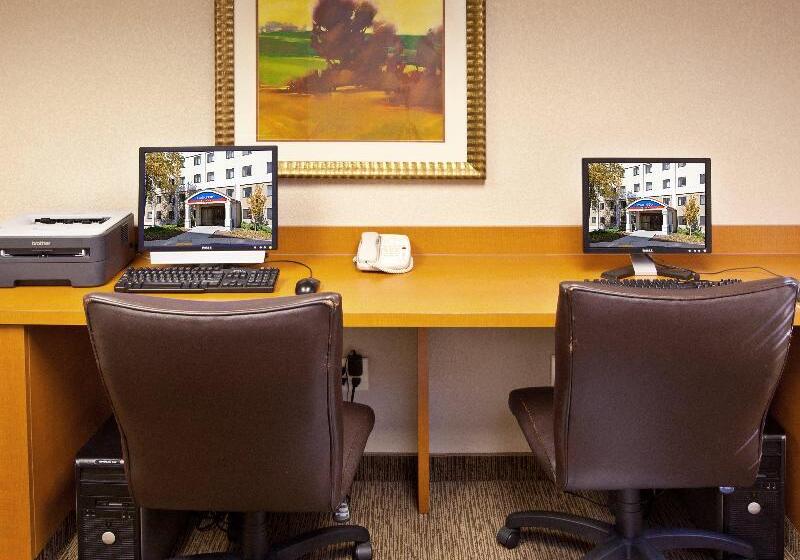 בית מלון כפרי Candlewood Suites Indianapolis Downtown Medical District, An Ihg