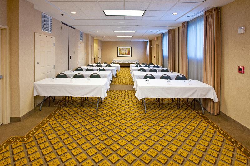 בית מלון כפרי Candlewood Suites Indianapolis Downtown Medical District, An Ihg