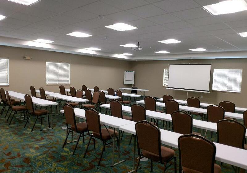 Отель Candlewood Suites Indianapolis Northwest, An Ihg