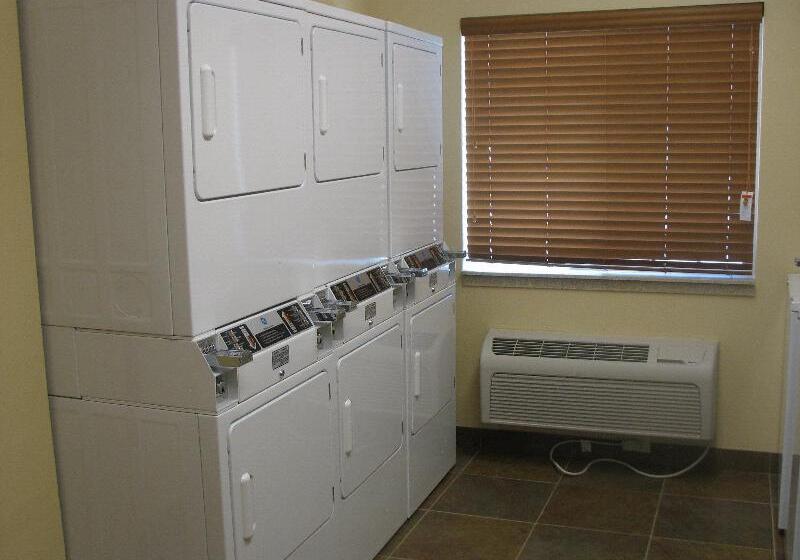 Отель Candlewood Suites Indianapolis Northwest, An Ihg