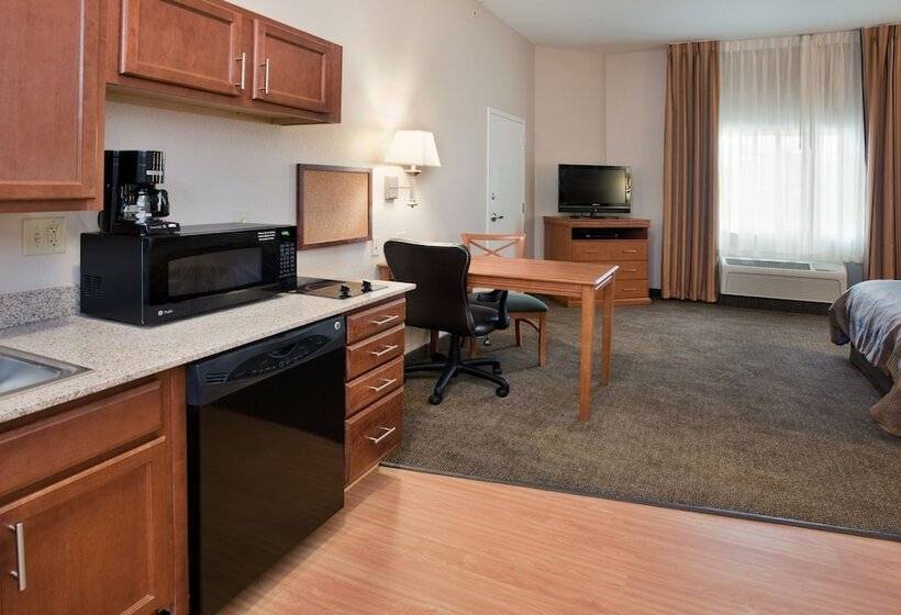 فندق Candlewood Suites Kansas City Northeast, An Ihg