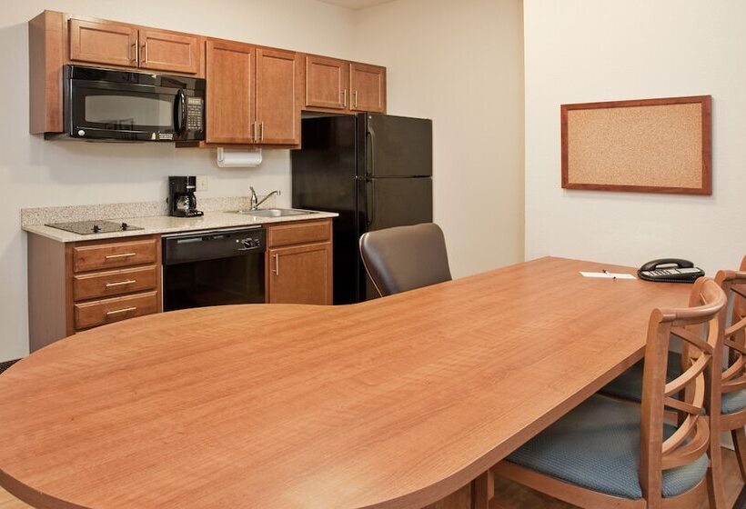 فندق Candlewood Suites Kansas City Northeast, An Ihg